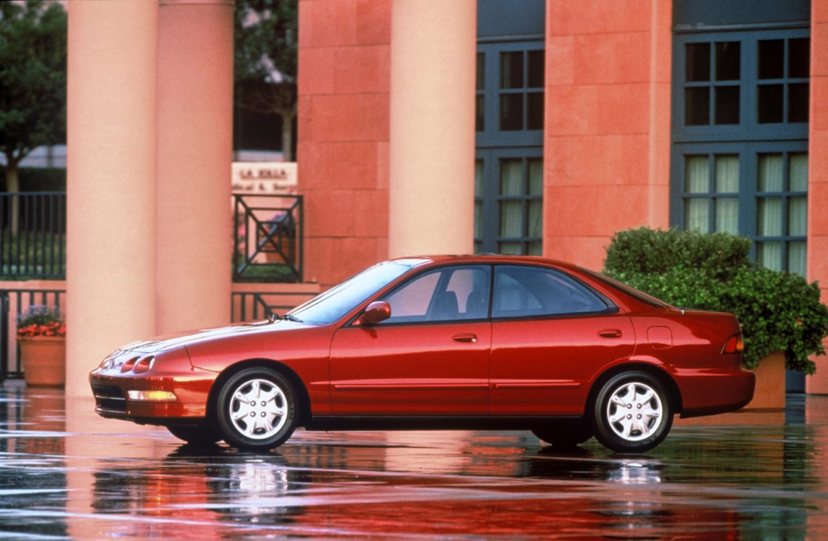 Acura Integra 4-door RS (Automatic)